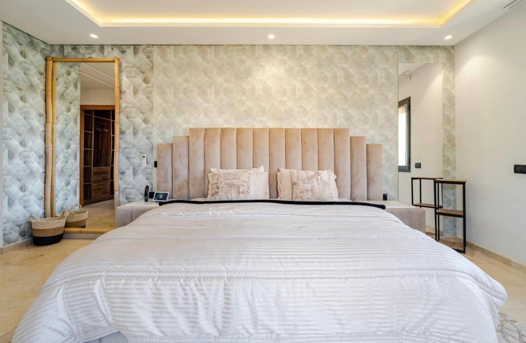 Exotic Vip Family Only -service Chambre,billard,ping-pong,piscine Privee -chauffee Sur Demande- Marrakesh