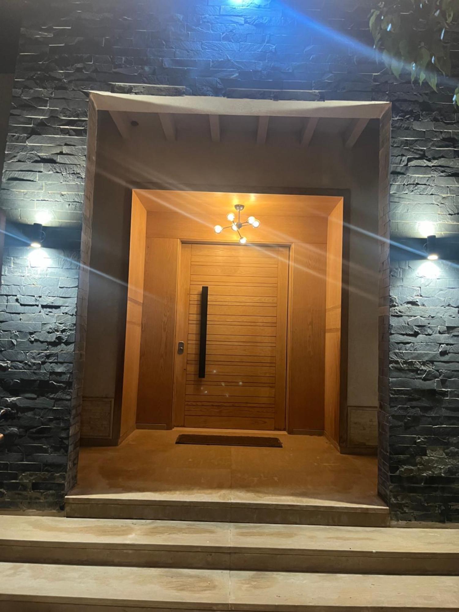 Exotic Vip Family Only -service Chambre,billard,ping-pong,piscine Privee -chauffee Sur Demande-