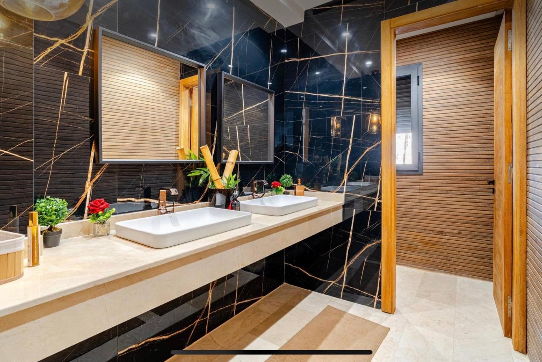 Exotic Vip Family Only -service Chambre,billard,ping-pong,piscine Privee -chauffee Sur Demande-