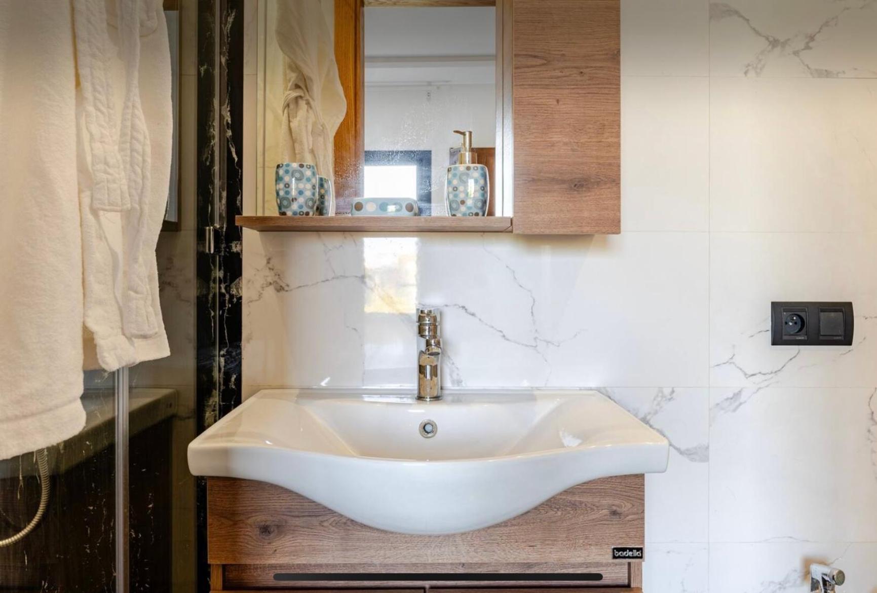 Exotic Vip Family Only -service Chambre,billard,ping-pong,piscine Privee -chauffee Sur Demande-