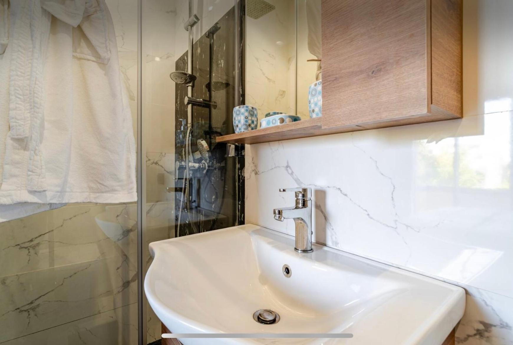 Exotic Vip Family Only -service Chambre,billard,ping-pong,piscine Privee -chauffee Sur Demande- Villa
