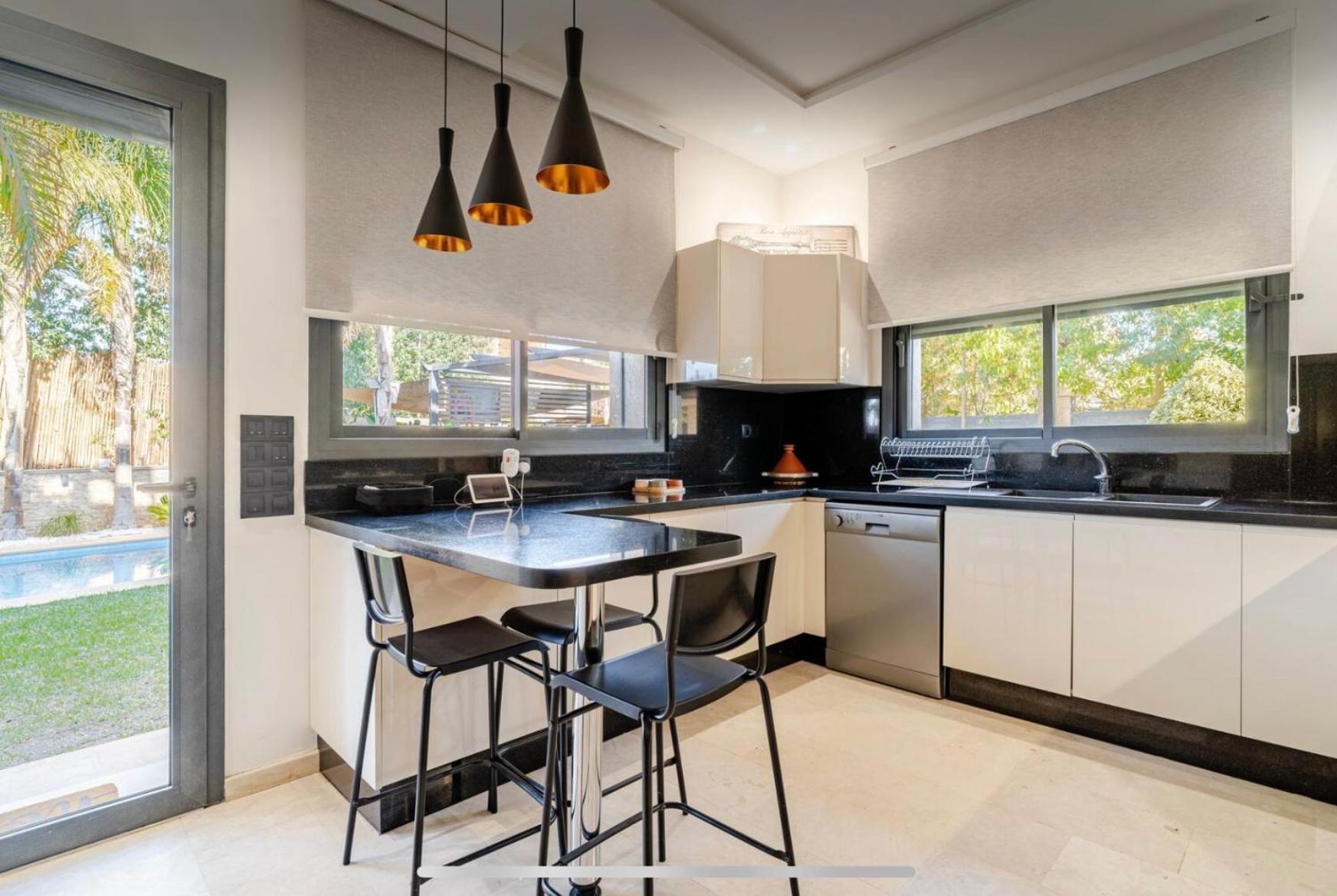 Exotic Vip Family Only -service Chambre,billard,ping-pong,piscine Privee -chauffee Sur Demande-